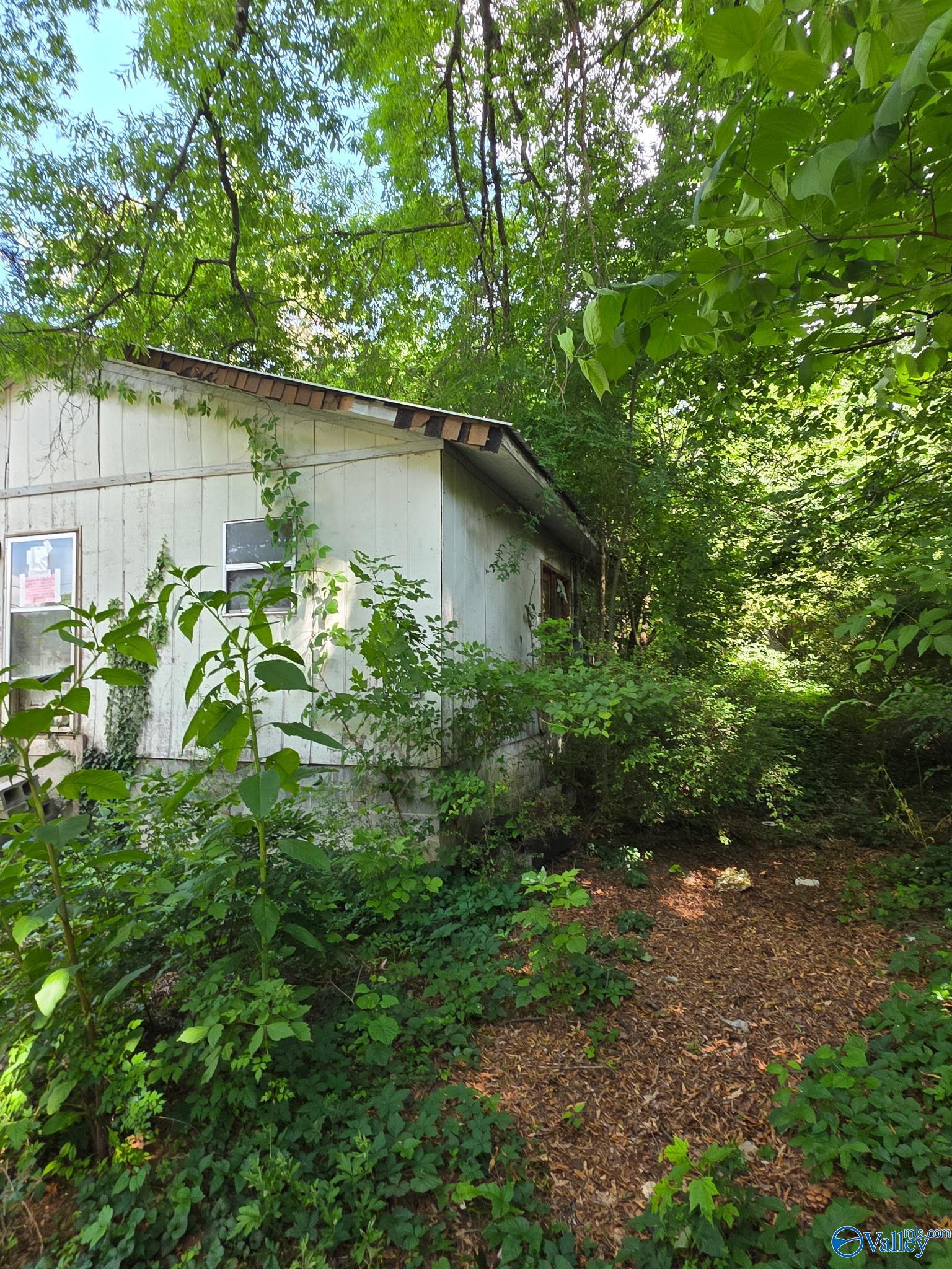 1909 Clark Avenue NE
