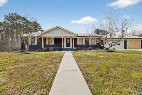 Photo of 89 Lake Drive, Scottsboro, AL 35769 (MLS # 21909348)