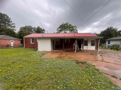Photo of 3806 Lakeview Drive NW, Huntsville, AL 35810 (MLS # 21919443)