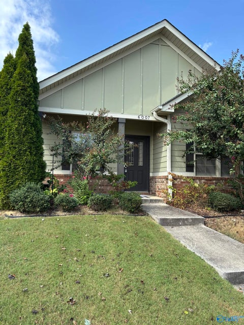Homes For Sale - 6007 Barringer Court<br/> Huntsville, AL 35806