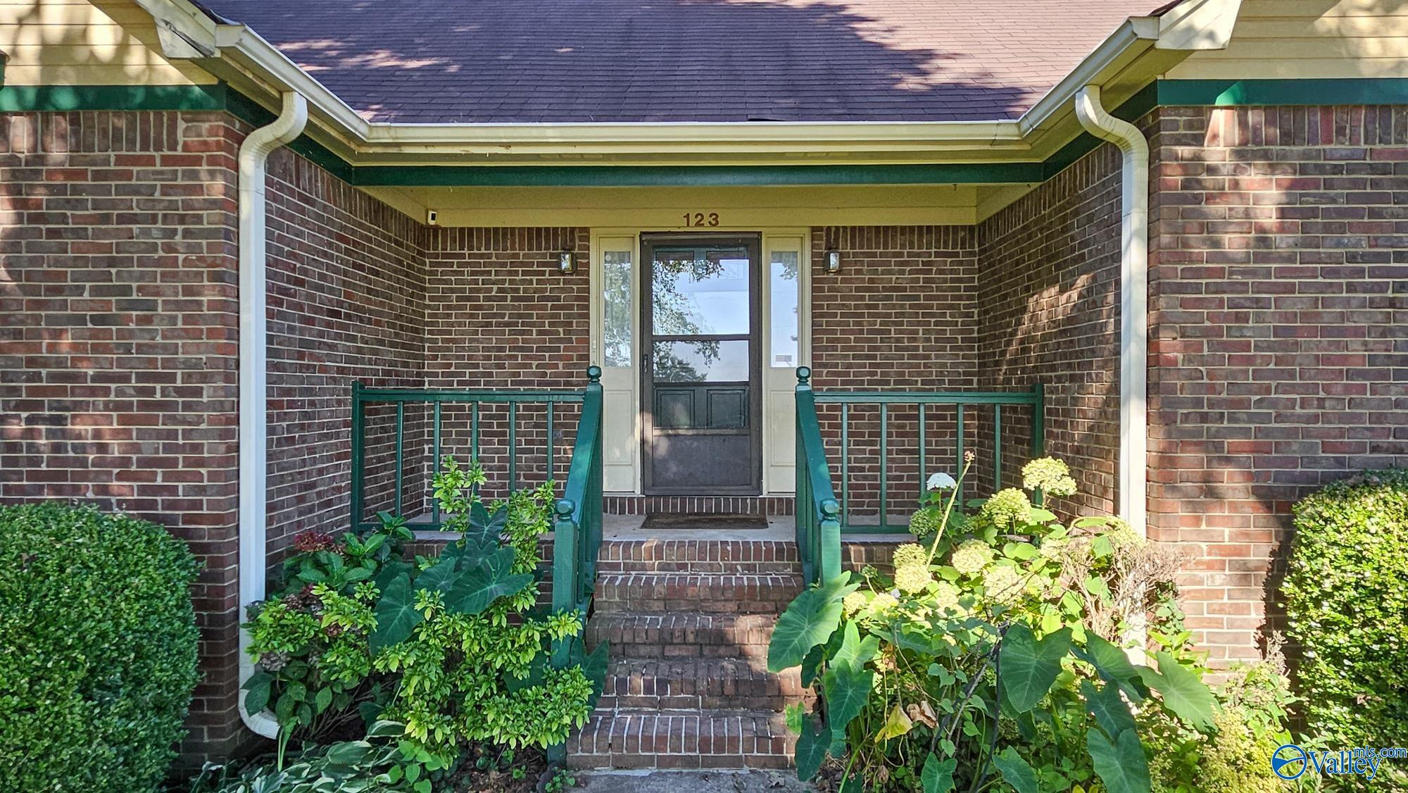 123 Shelly Lane NE