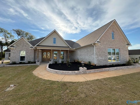 Homes For Sale - 126 Lanwood Drive<br/> Huntsville, AL 35811