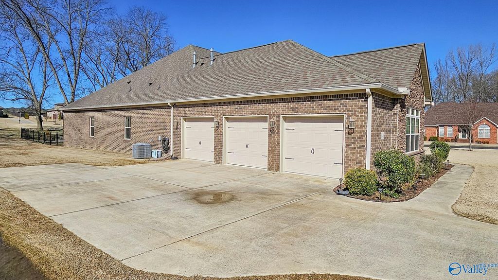 18795 S Haven Circle, Athens, AL 35613 | MLS 21910891 | Listing