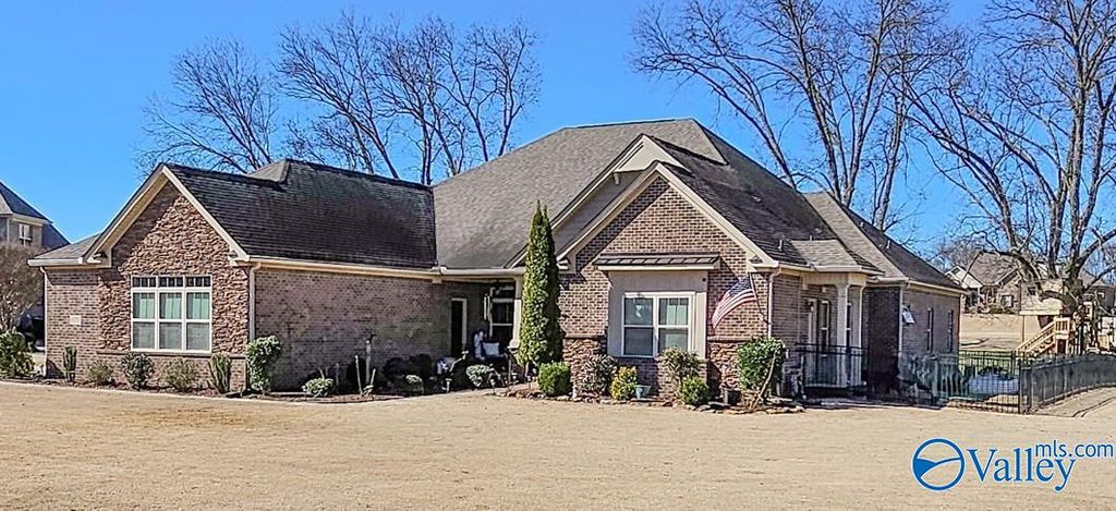 18795 S Haven Circle, Athens, AL 35613 | MLS 21910891 | Listing