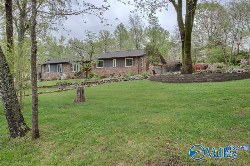 1805 Roseberry Drive, Scottsboro, Alabama image 2