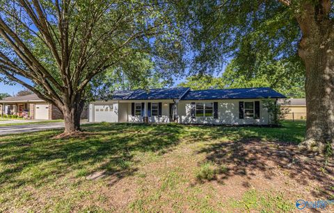 Homes For Sale - 1220 Kathy Lane Sw Ln<br/> Decatur, AL 35601