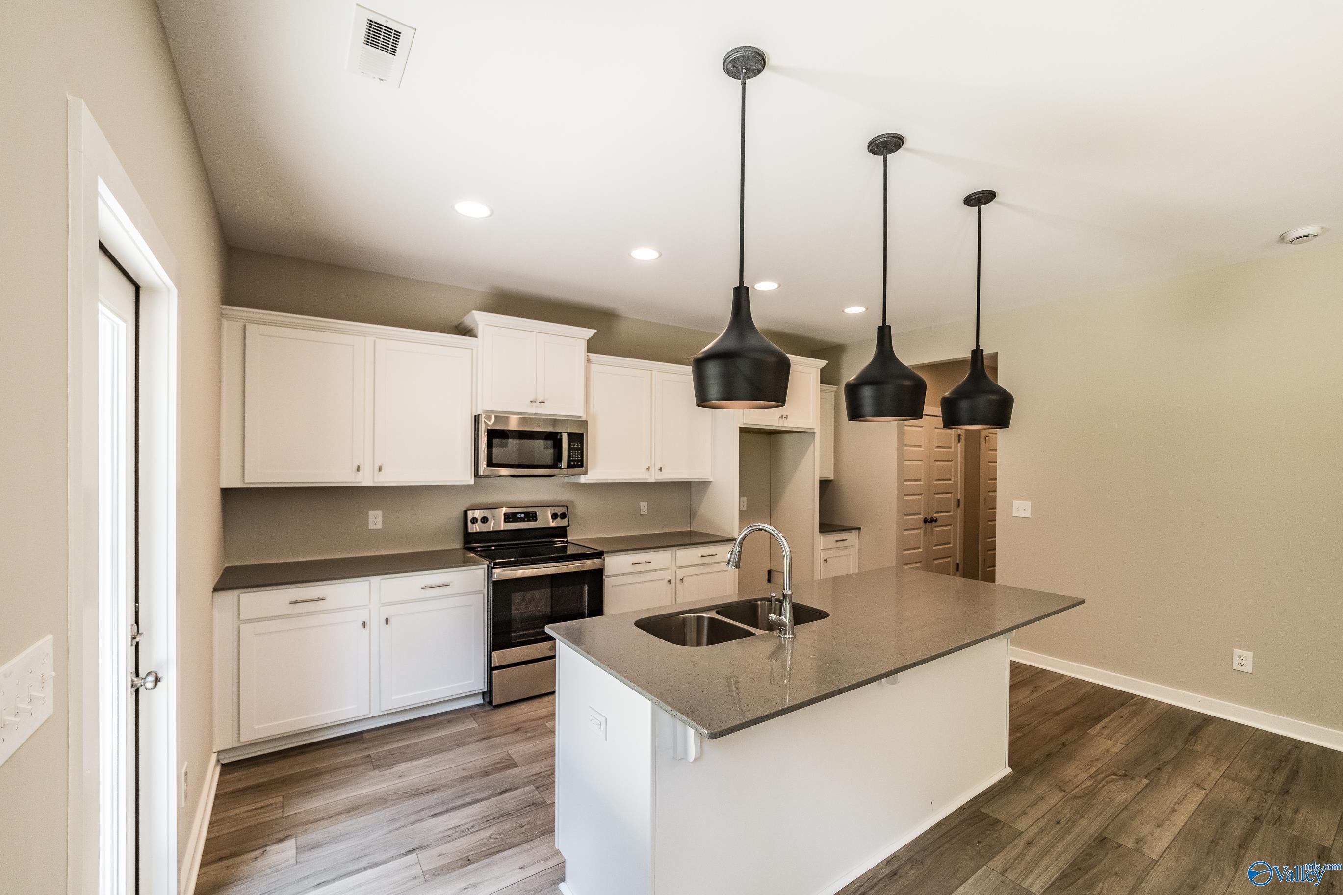 113 Turning Leaf Drive
