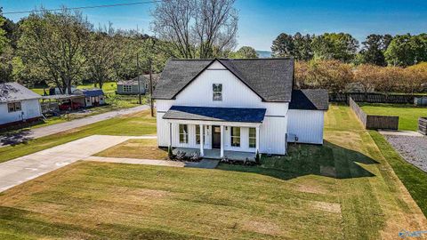 Homes For Sale - 188 College Avenue<br/> New Hope, AL 35760