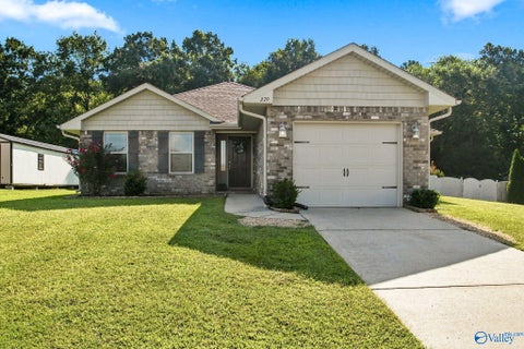 Homes For Sale - 279 Lazy Oak Drive<br/> New Market, AL 35761