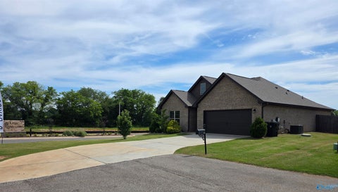 Homes For Sale - 401 Mccollum Road<br/> Meridianville, AL 35759