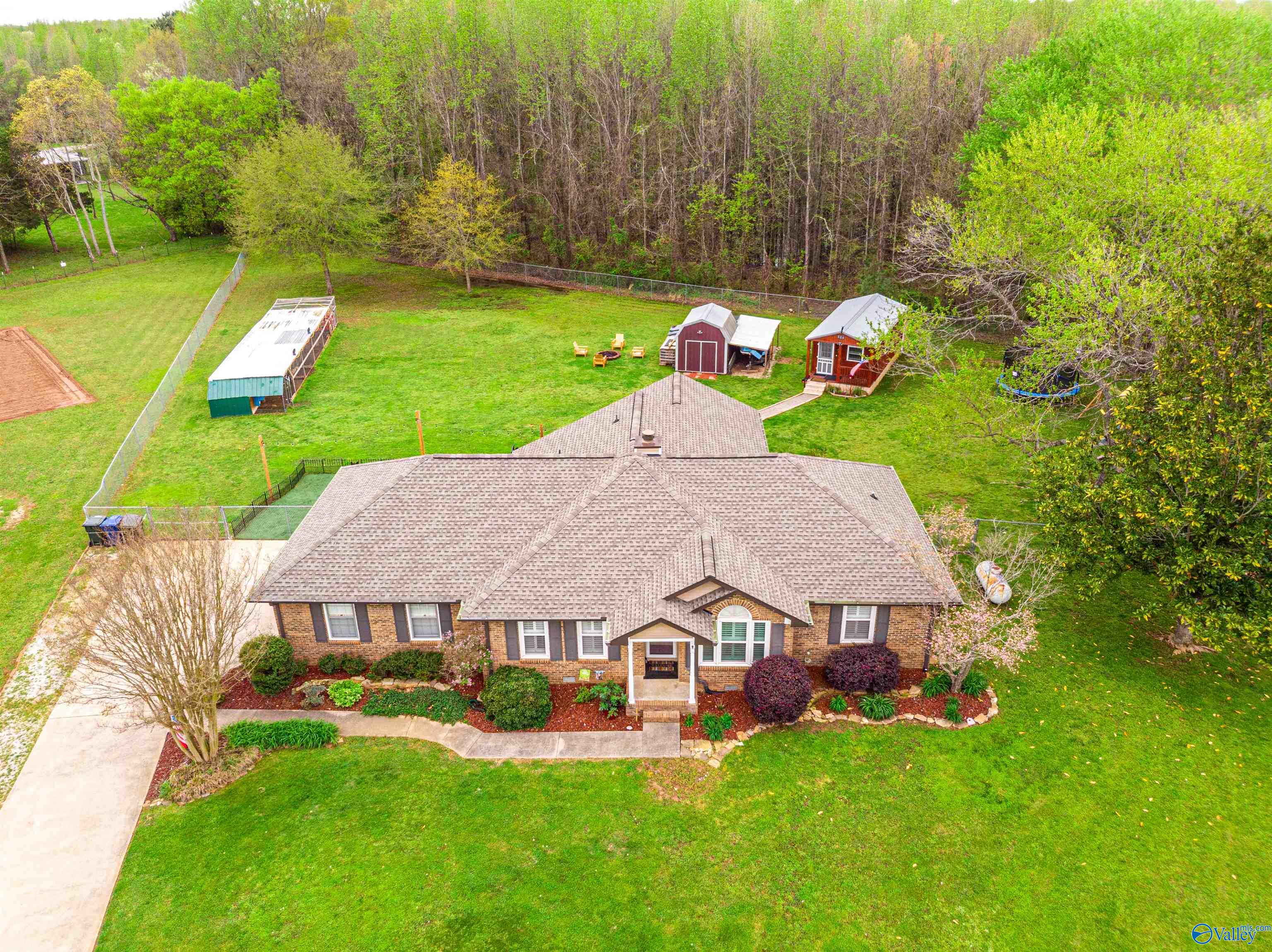 135 Brookview Drive, Hazel Green, Alabama image 3