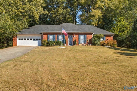 Homes For Sale - 109 Scarlet Oak Circle<br/> Harvest, AL 35749