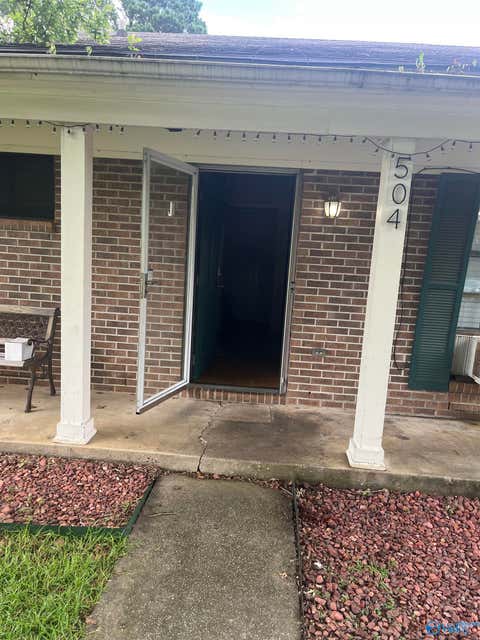 Homes For Sale - 504 SW Hay Drive<br/> Decatur, AL 35603