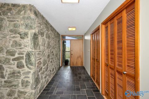 Photo of 1401 Cass Circle, Huntsville, AL 35801 (MLS # 21911595)