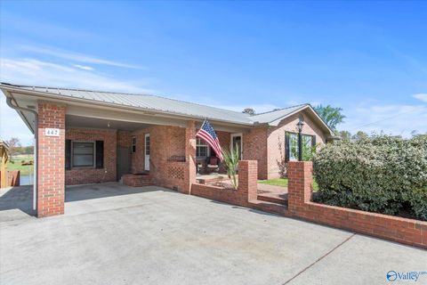 Homes For Sale - 447 East Henderson Road<br/> Boaz, AL 35957