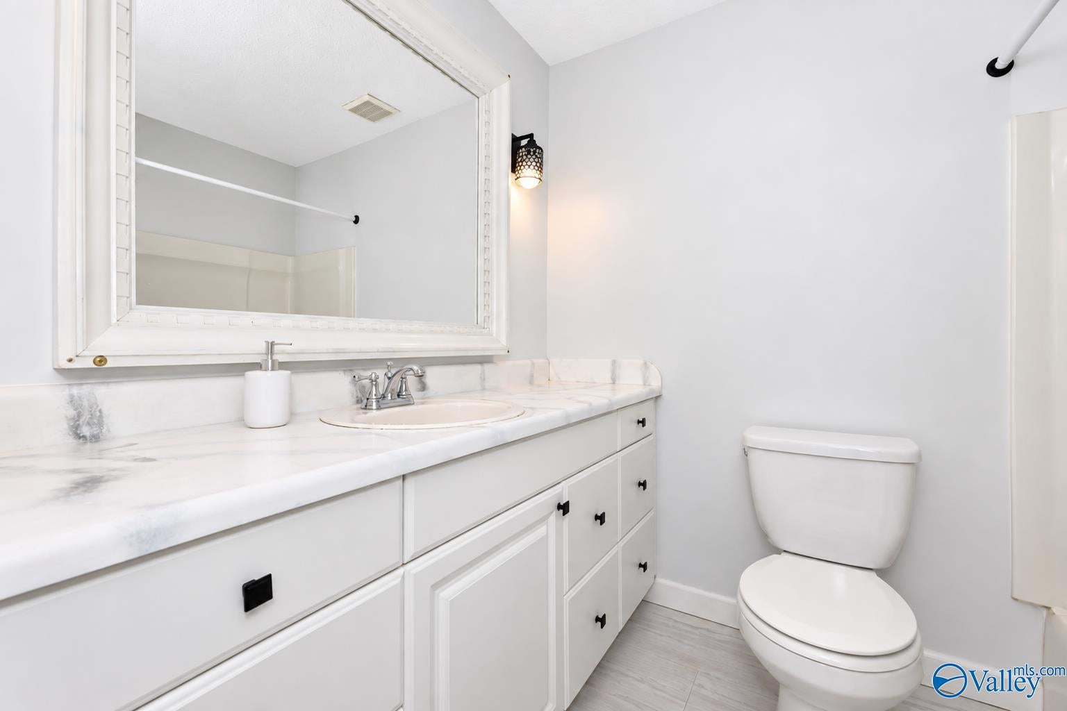 2220 Colony Drive 2220