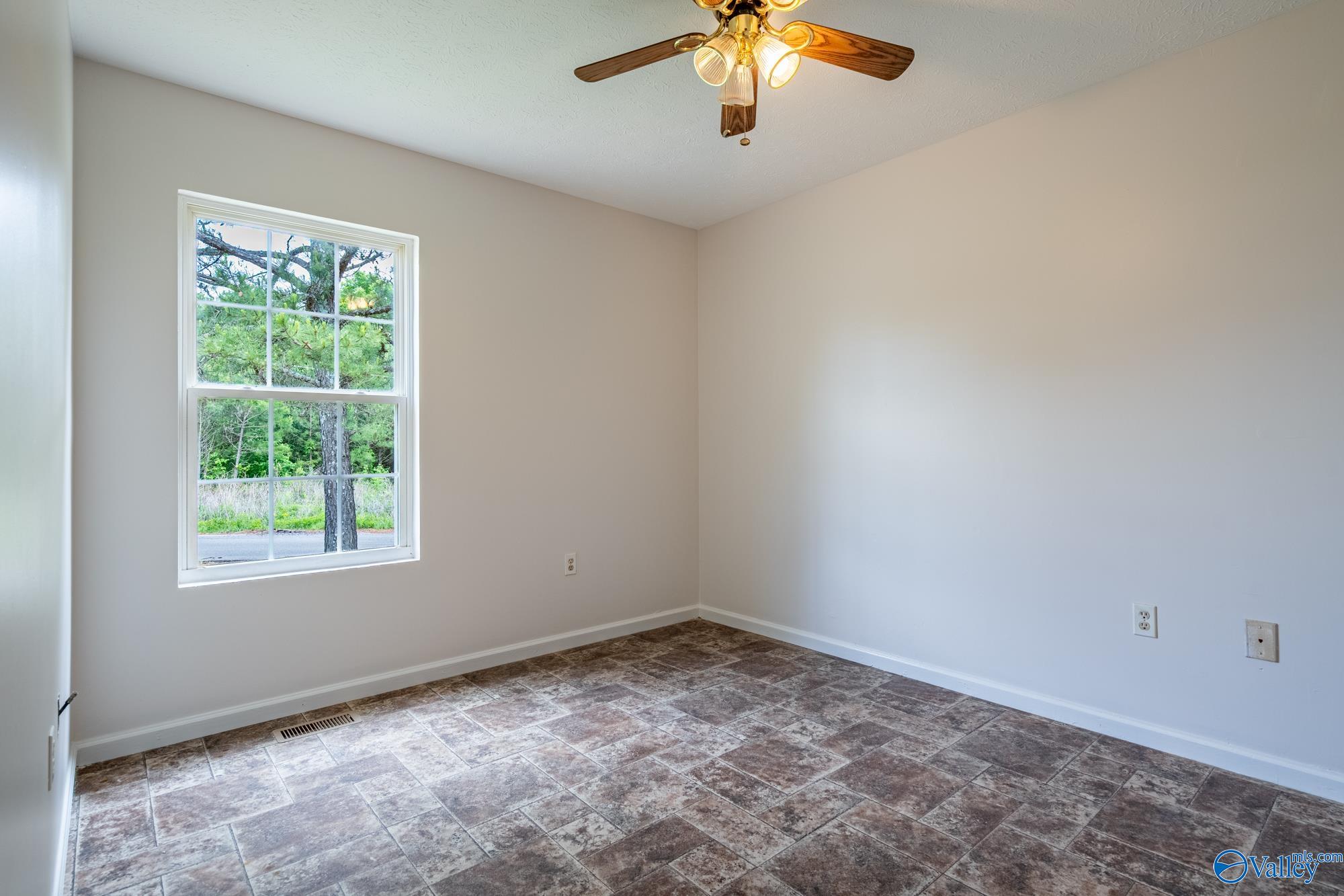4940 Lakeplace Drive, Cedar Bluff, Alabama image 13