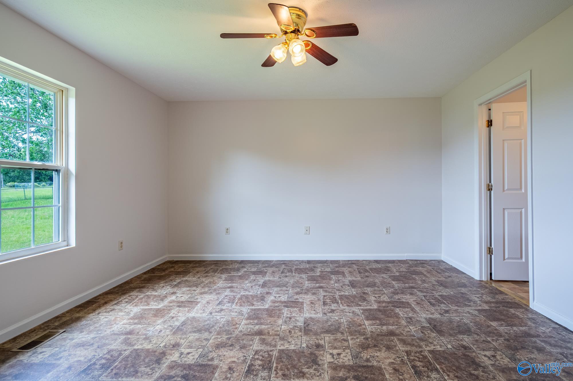 4940 Lakeplace Drive, Cedar Bluff, Alabama image 16