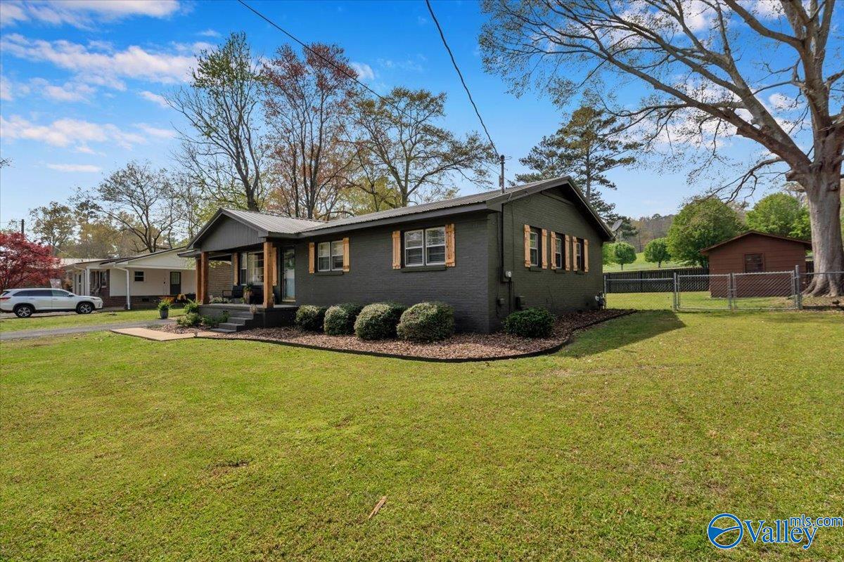 3812 Hopwood Avenue, Guntersville, Alabama image 3