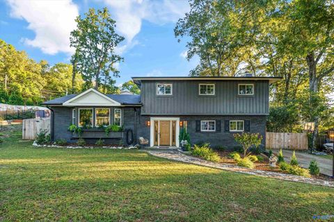 Photo of 1104 Alta Vista Avenue SE, Huntsville, AL 35801 (MLS # 21903698)