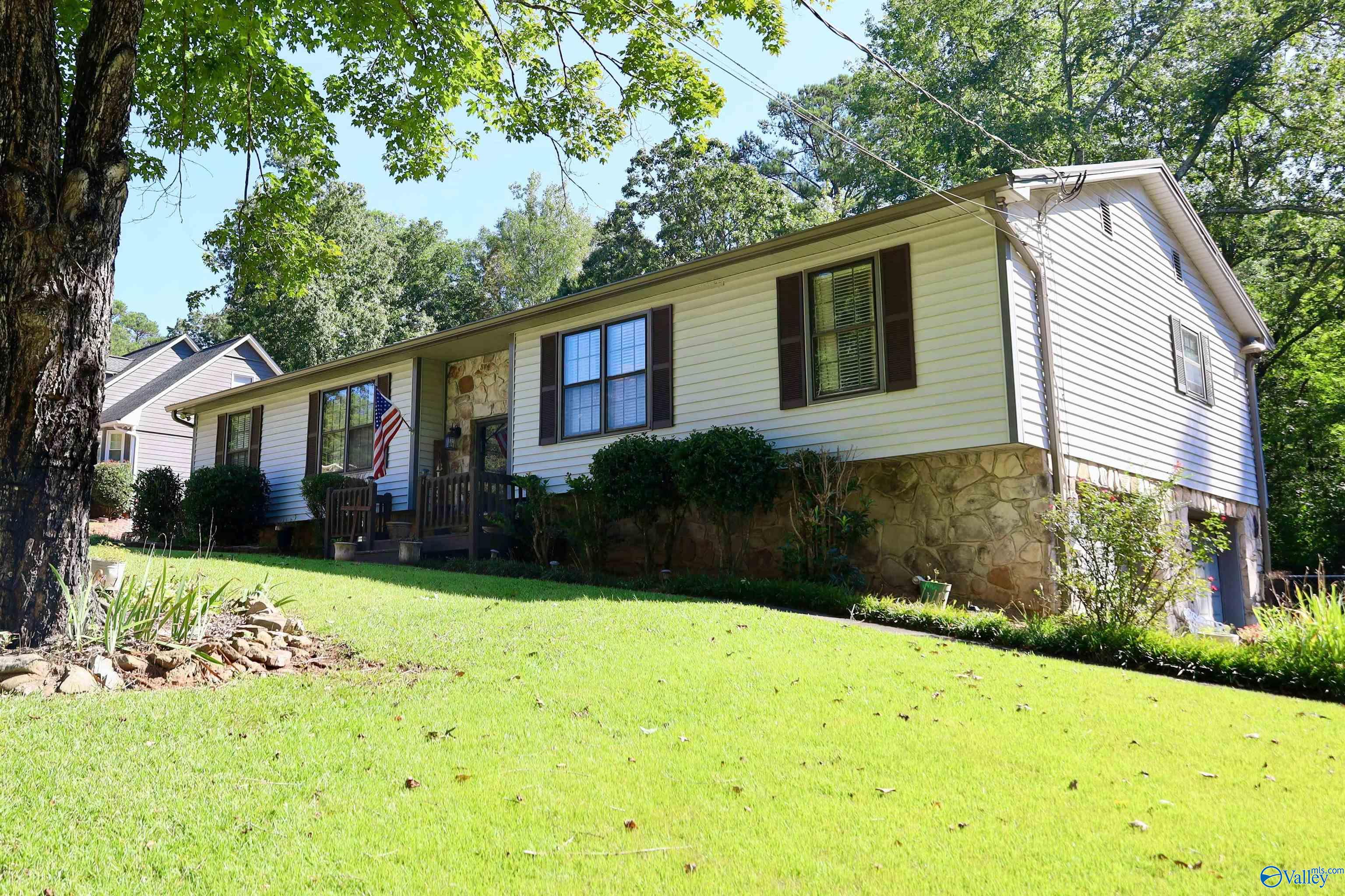 2013 Eastbrook Drive, Trussville, Alabama image 3