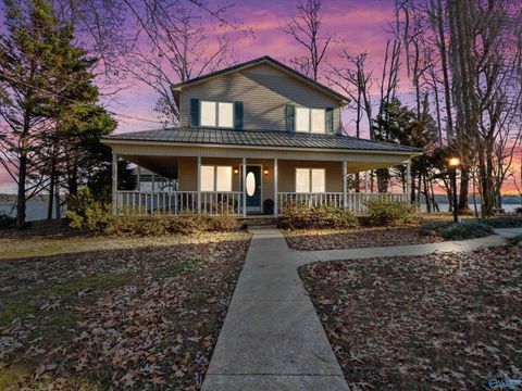 Homes For Sale - 186 Bluff Drive<br/> Rogersville, AL 35652