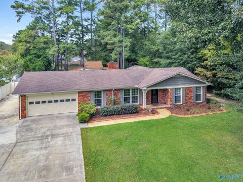 Homes For Sale - 2307 Brookwood Drive<br/> Decatur, AL 35601
