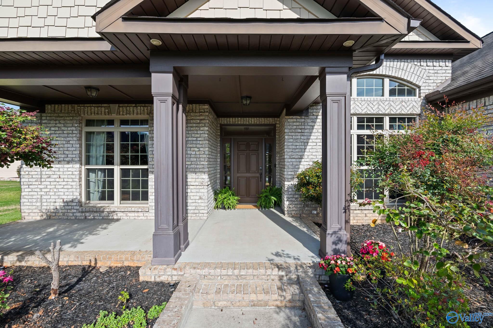 2715 Natures Trail SE