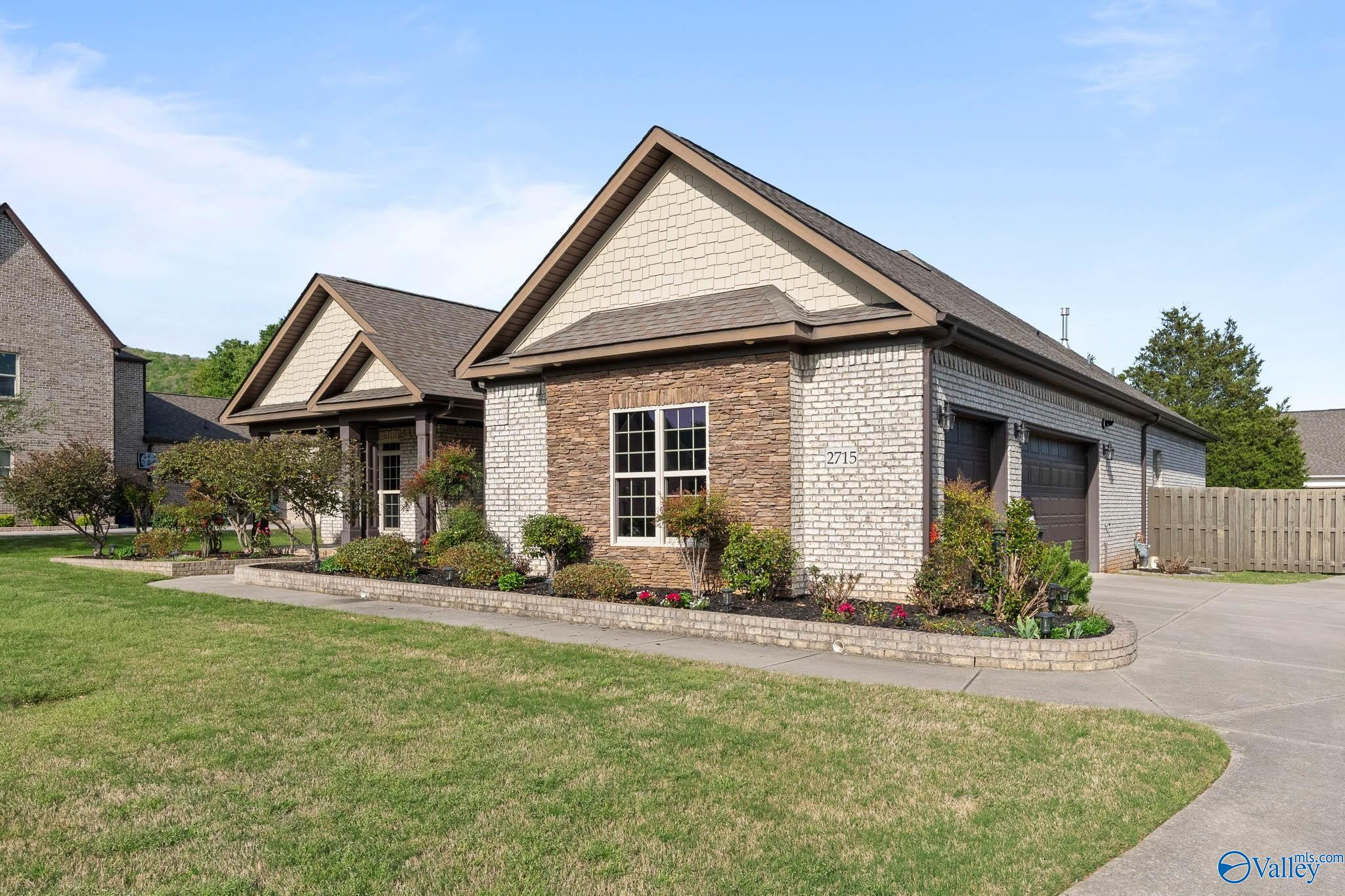 2715 Natures Trail SE