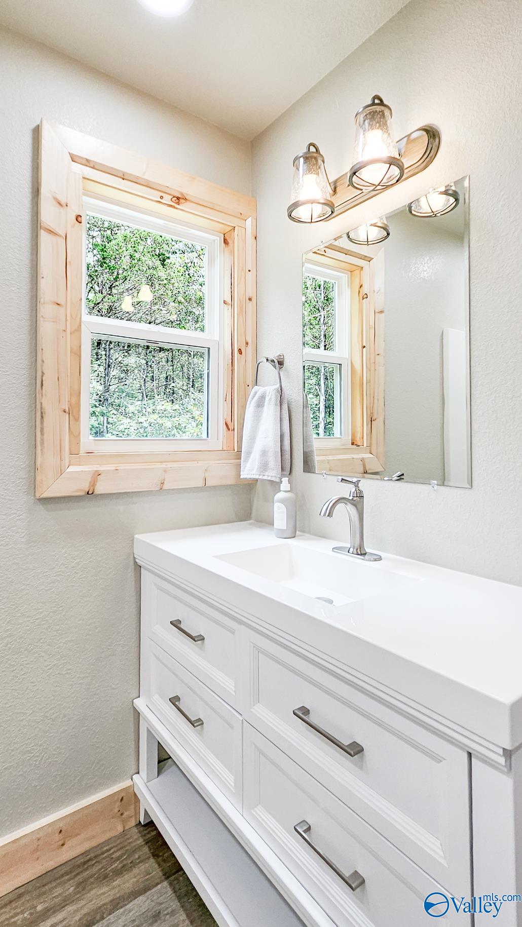 Woodville, Alabama 35776, United States, 2 Bedrooms Bedrooms, ,2 BathroomsBathrooms,Residential,Active,181007