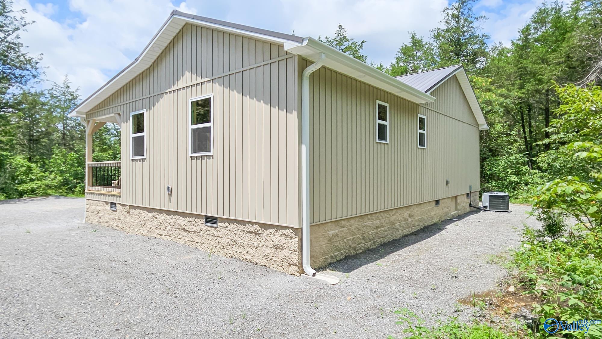 Woodville, Alabama 35776, United States, 2 Bedrooms Bedrooms, ,2 BathroomsBathrooms,Residential,Active,181007