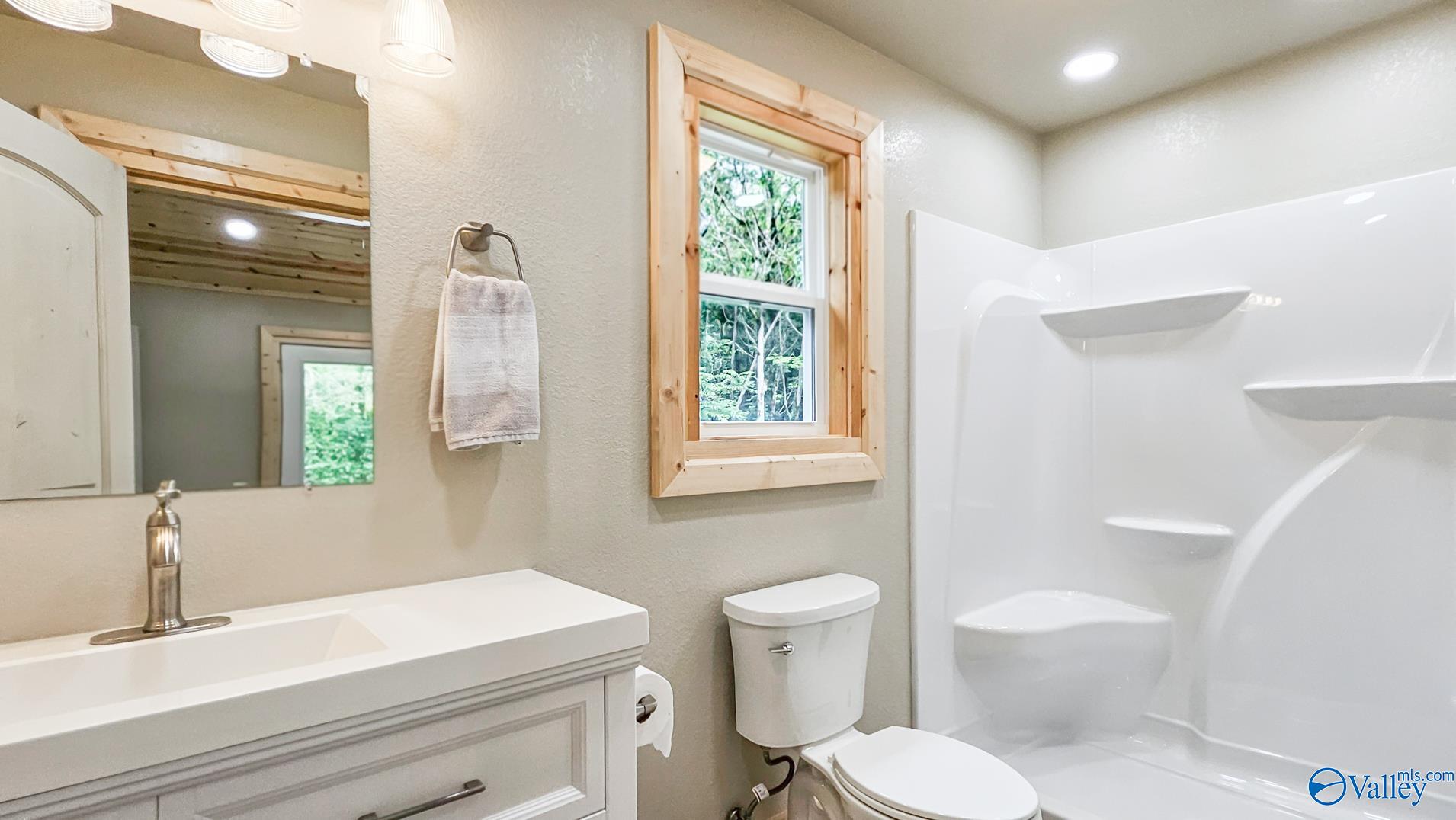 Woodville, Alabama 35776, United States, 2 Bedrooms Bedrooms, ,2 BathroomsBathrooms,Residential,Active,181007