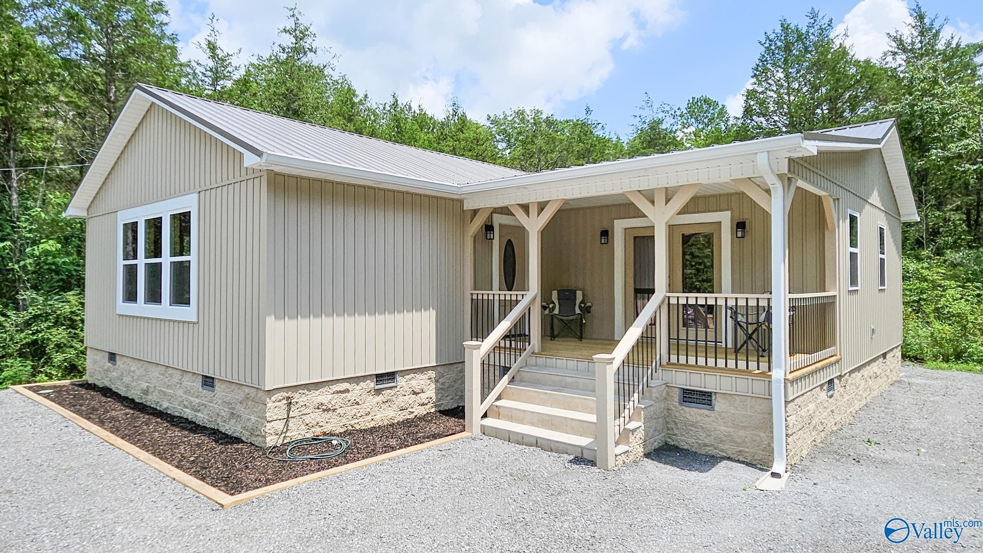 Woodville, Alabama 35776, United States, 2 Bedrooms Bedrooms, ,2 BathroomsBathrooms,Residential,Active,181007