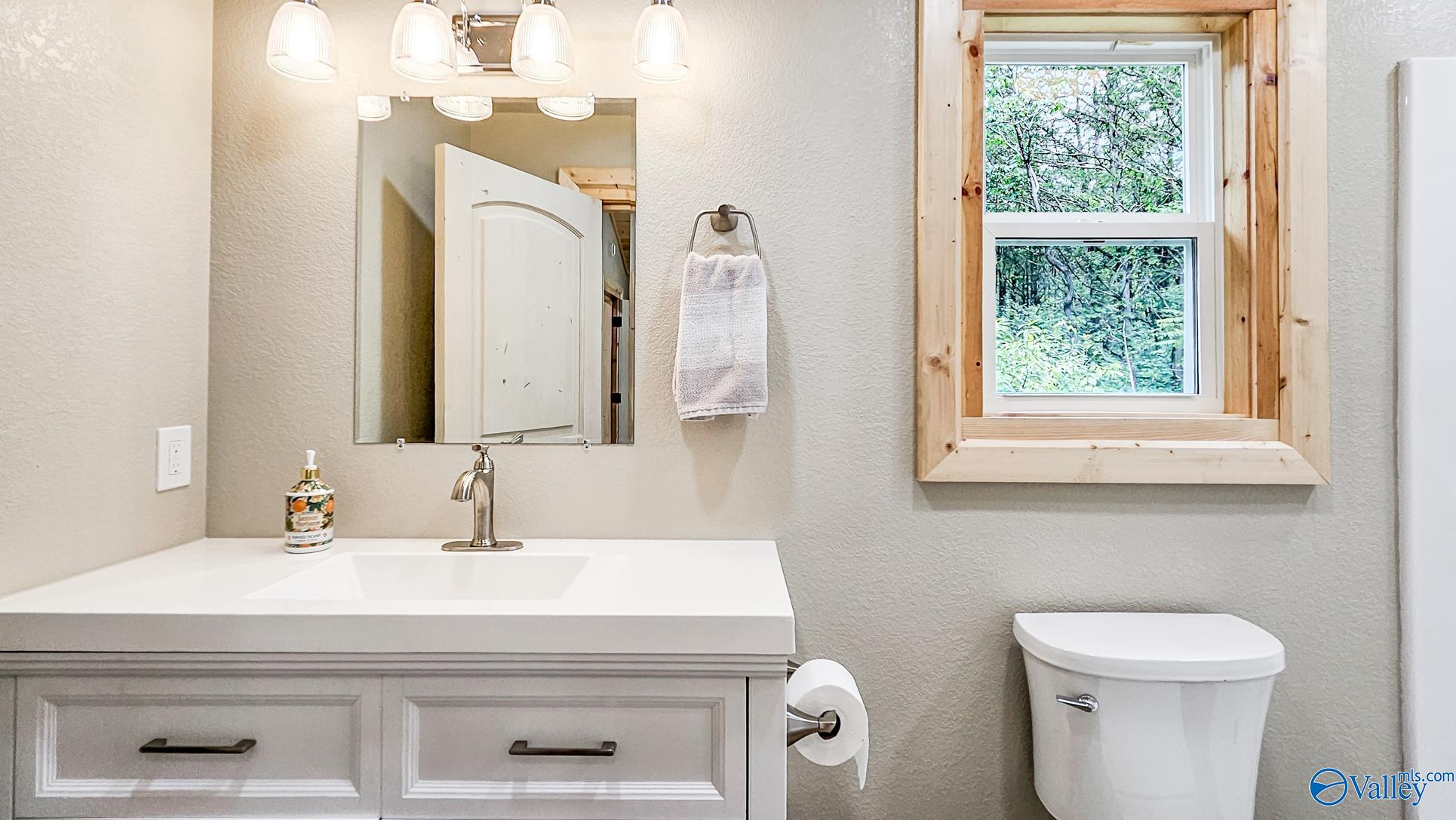 Woodville, Alabama 35776, United States, 2 Bedrooms Bedrooms, ,2 BathroomsBathrooms,Residential,Active,181007