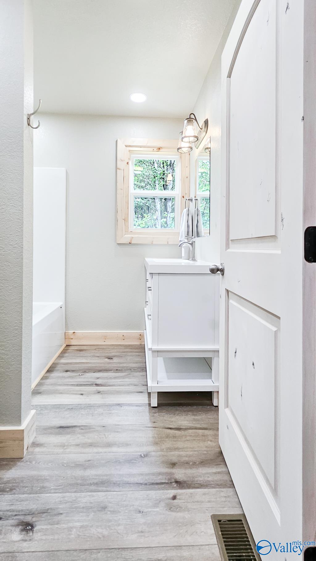 Woodville, Alabama 35776, United States, 2 Bedrooms Bedrooms, ,2 BathroomsBathrooms,Residential,Active,181007