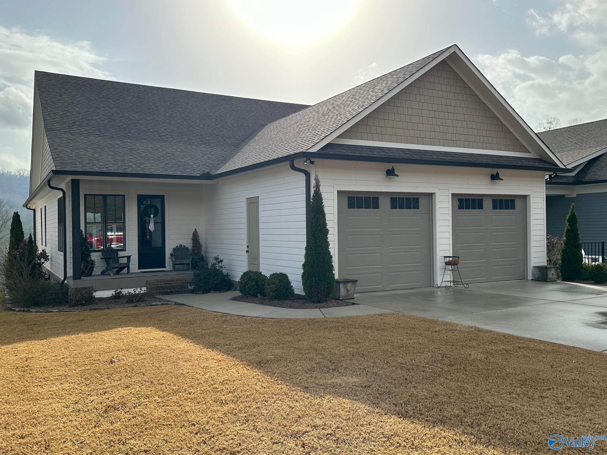 3758 Colonial Drive, Guntersville, Alabama image 1