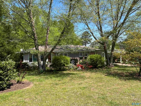 Homes For Sale - 405 Mountain Drive<br/> Gadsden, AL 35904