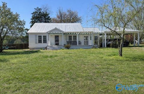 Photo of 470 Lester Drive, Boaz, AL 35957 (MLS # 21912693)