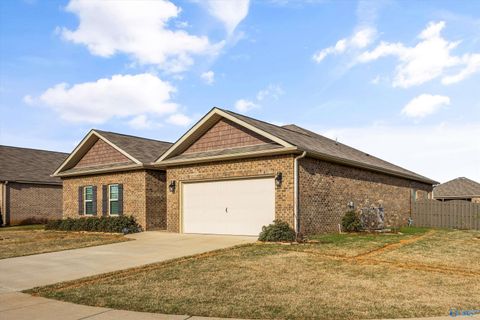 Homes For Sale - 25247 Delilah Circle<br/> Limestone County, Athens, AL 35613