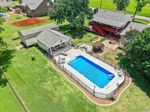 Homes For Sale - 233 West Limestone Road<br/> Hazel Green, AL 35750