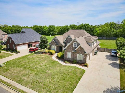Homes For Sale - 2012 Englewood Place<br/> Decatur, AL 35603