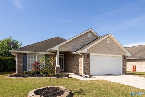 Photo of 2537 Marjorie Lane, Huntsville, AL 35803 (MLS # 21917343)