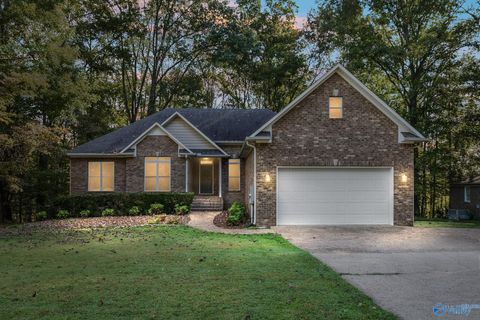 Homes For Sale - 24434 Hickory Drive<br/> Elkmont, AL 35620