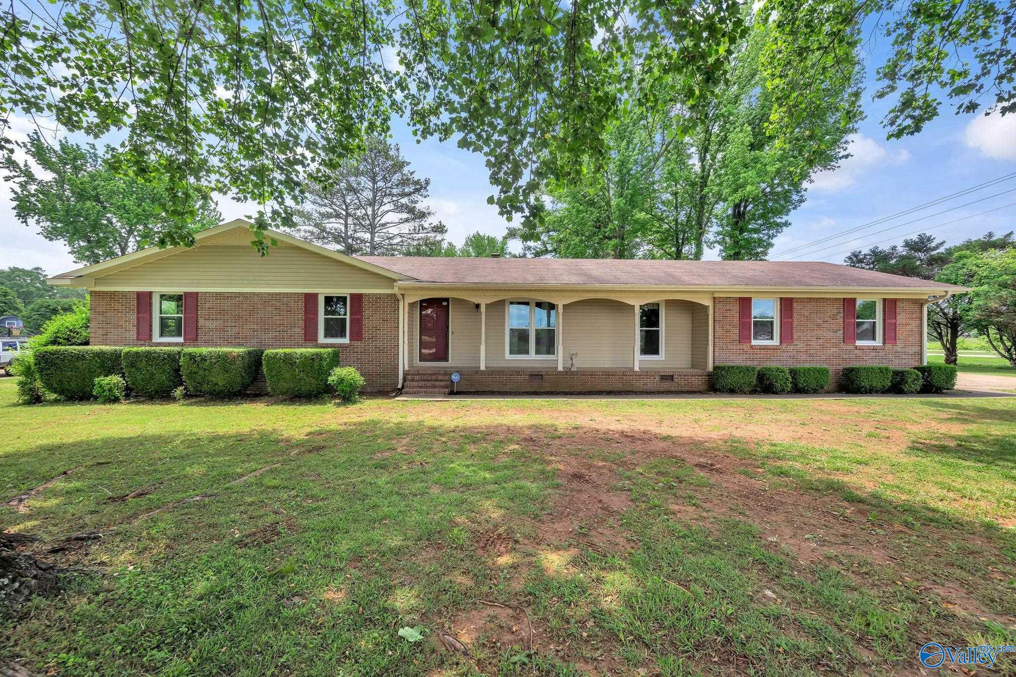 1300 Ridgedale Street, Athens, Alabama image 1
