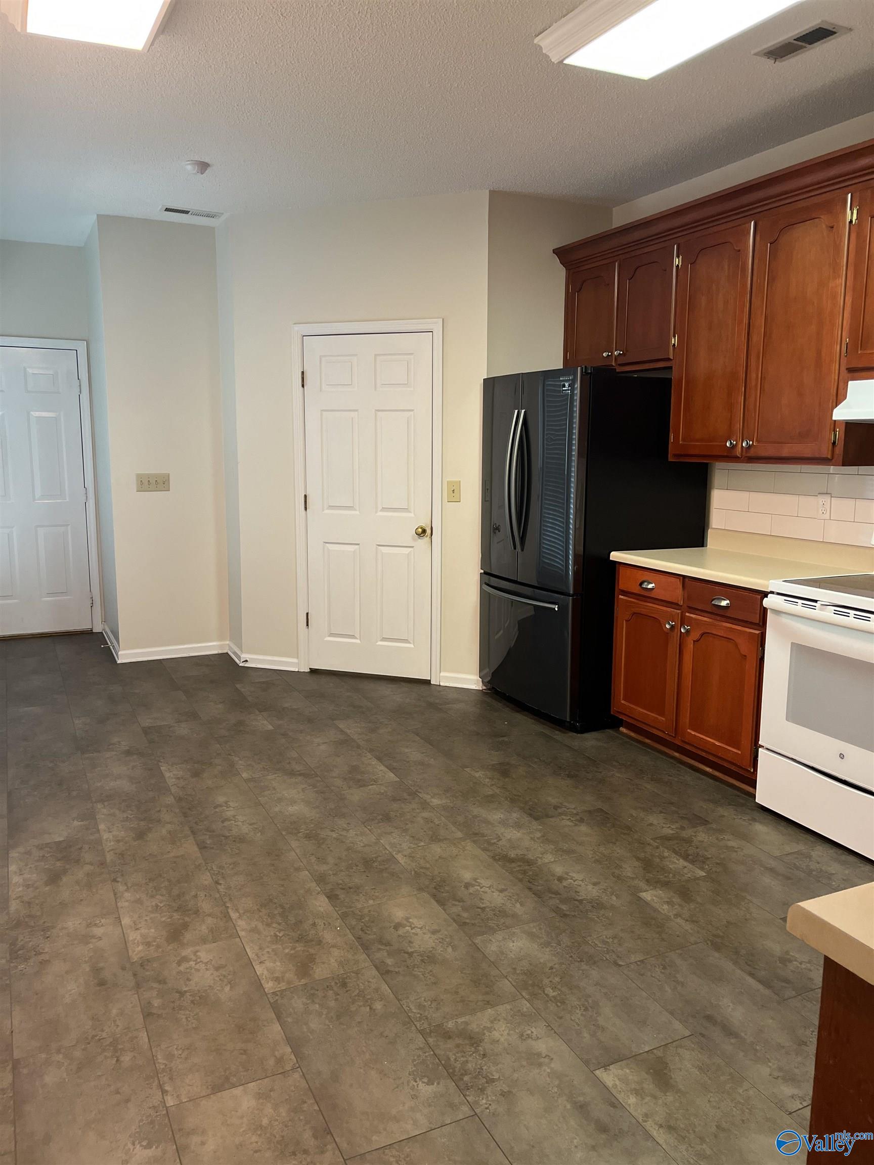 2133 Eastbrook Se, Decatur, Alabama image 5