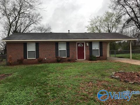 Homes For Sale - 2403 Yorkshire Drive<br/> Huntsville, AL 35803