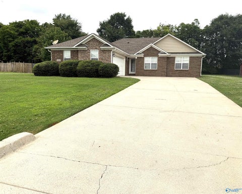 Homes For Rent - 322 Eagle Ridge Drive<br/> Madison County, New Market, AL 35761