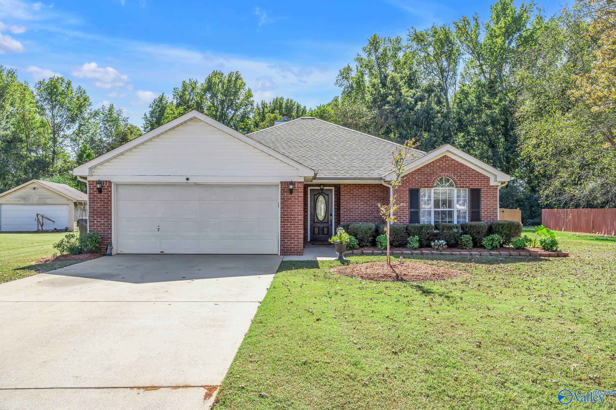 208 Willow Run Drive, Hazel Green, Alabama image 2