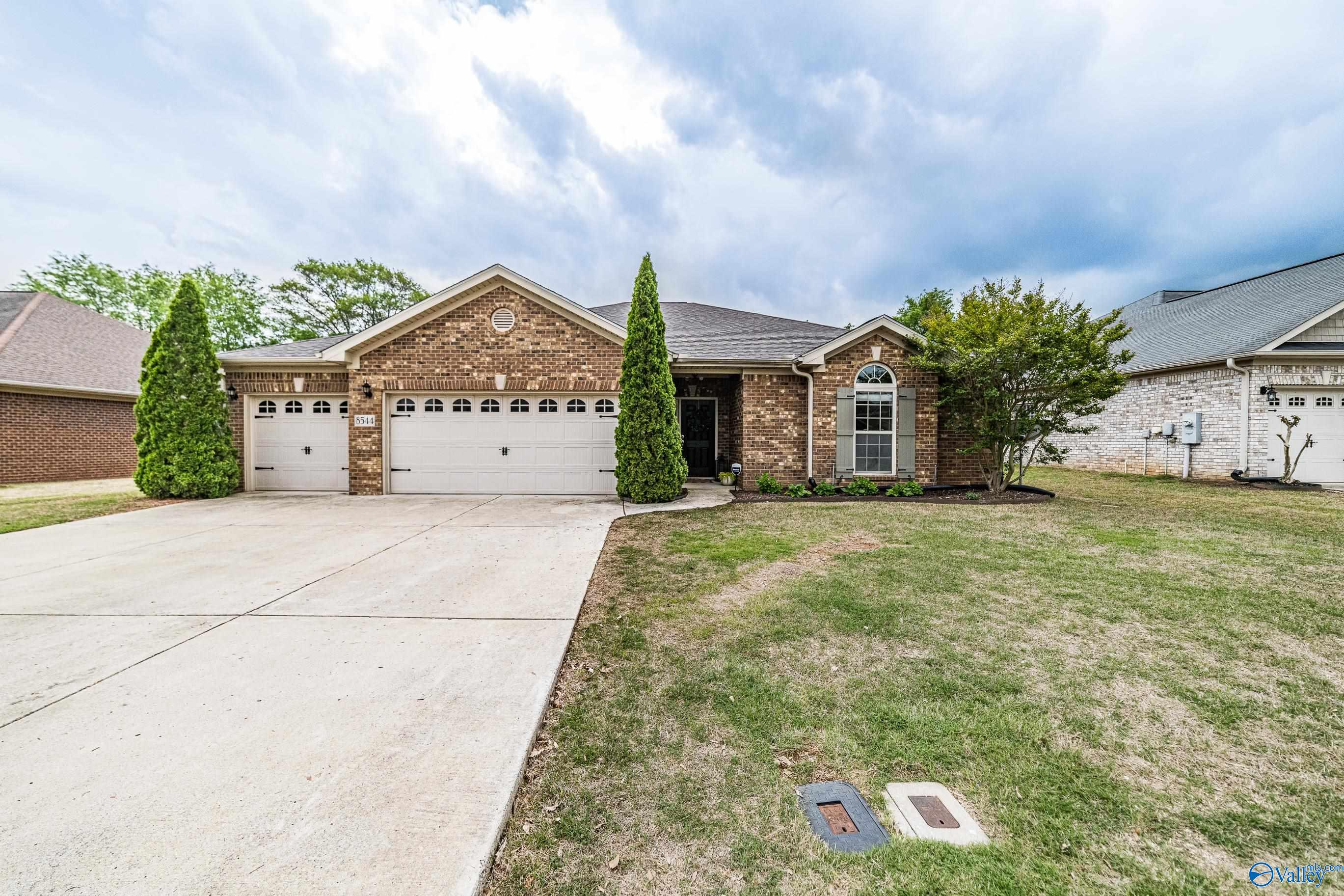 8544 Rolling Oaks Drive, Owens Cross Roads, Alabama image 2