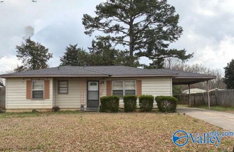 Photo of 2221 Harrison Street, Decatur, AL 35601 (MLS # 21911543)